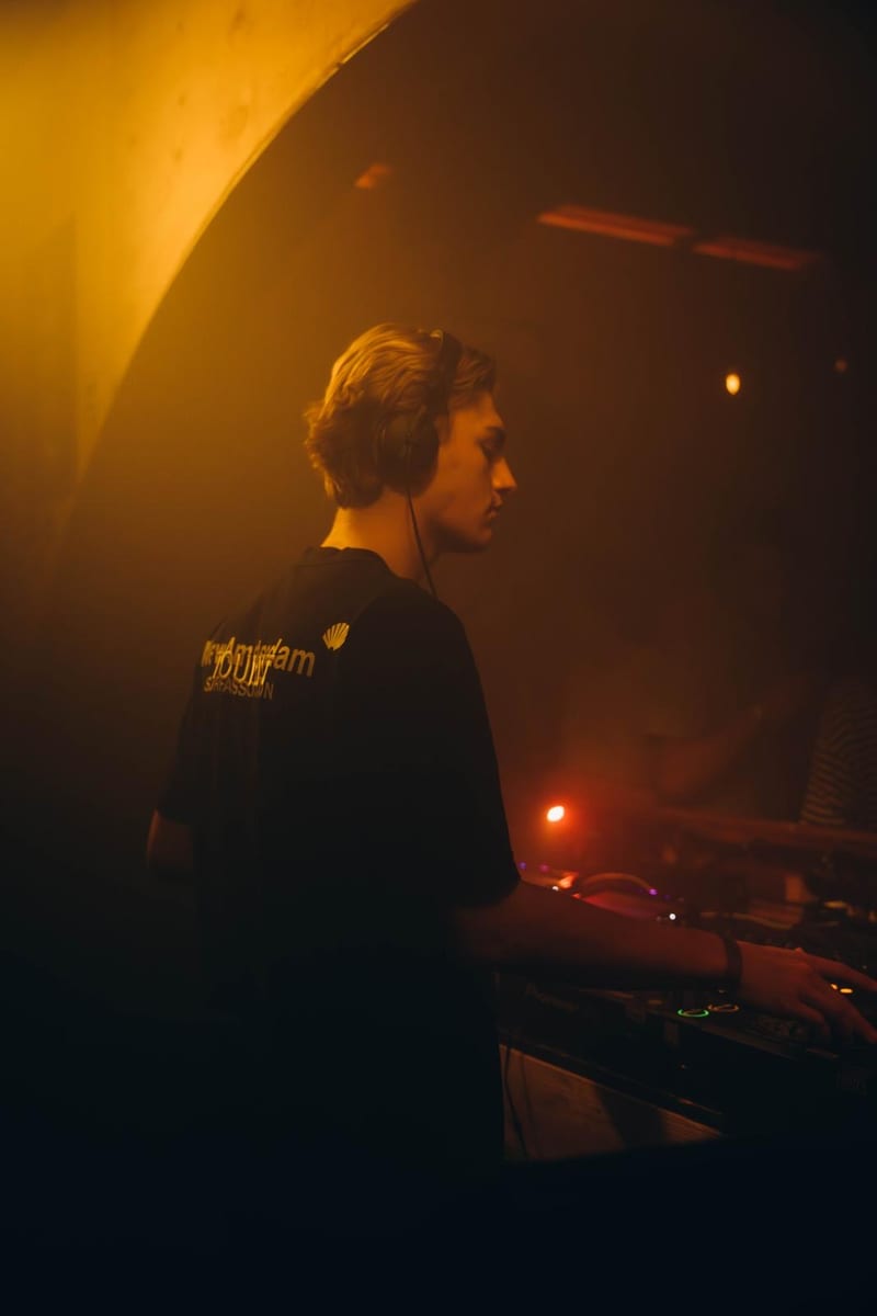 DJ