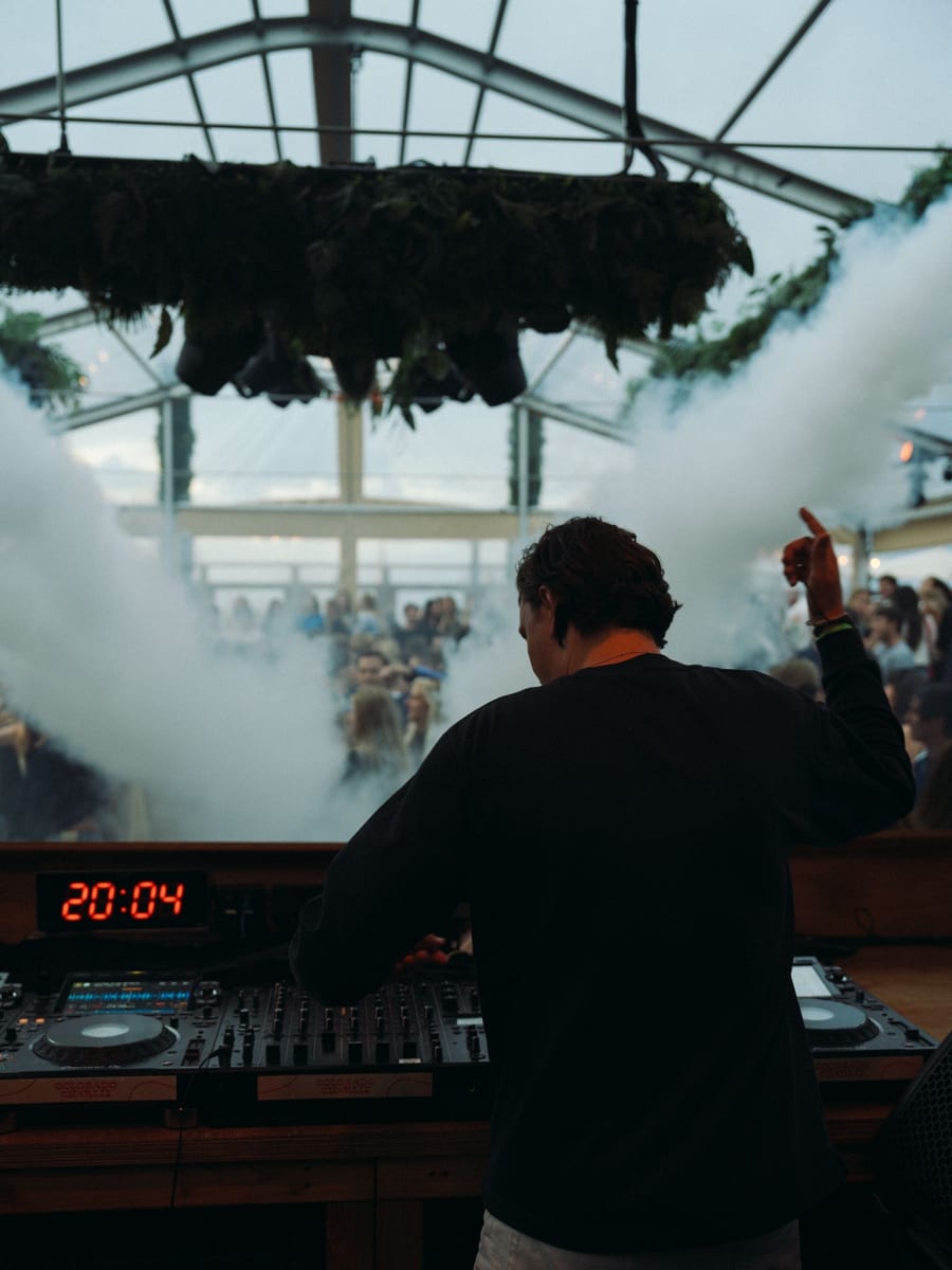 DJ
